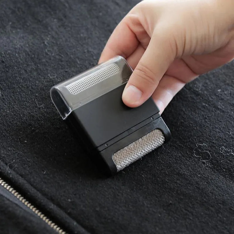 Effortlessly Remove Lint and Pet Hair with Our Portable Mini Lint Roller - Perfect for Sweaters, Coats, and Clothes!